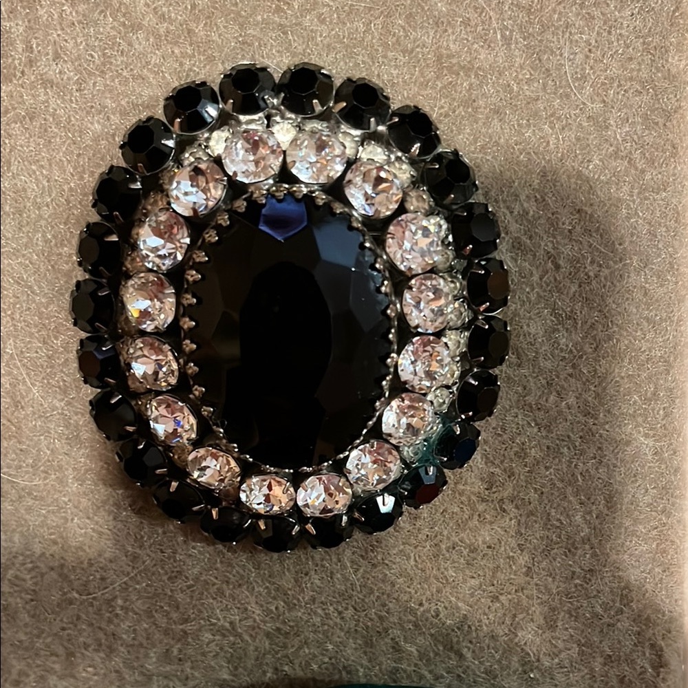 Elegant Black and Silver Oval Brooch